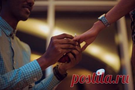 Старое фото невесты внесло разлад в жизнь ее жениха. Пользователь Reddit рассказала о том, что ее жених задумался об отмене помолвки, узнав о ринопластике своей избранницы. Разлад в еще не начавшуюся семейную жизнь внесло старое фото. Как объяснила девушка, когда ей было 22 года, она сделала косметическую коррекцию формы носа.