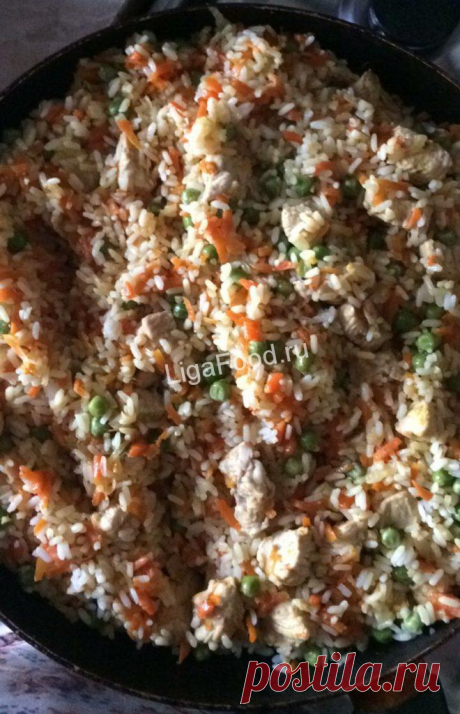 Яркий рис с курицей