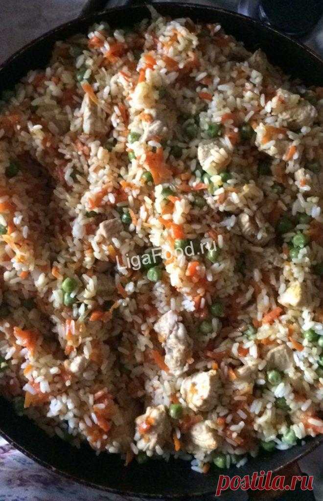 Яркий рис с курицей