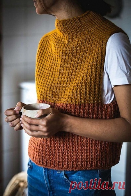 Запись на стене TIMBO VEST ОТ GABRIELLA CALDERINI  Это простой жилет, который легко и интересно вязать. Он отлично подходит для начинающих и вяжется настолько быстро, что может стать подарком к празднику. Этот жилет вяжется сверху вниз легкой прерывистой резинкой и плечами лицевой гладью.  Размеры XS (S, M, L, XL).  Размеры готового изделия:  длина (от самой высокой точки плеча) 48 (50, 52, 55, 57)см ширина спины 34 (37, 41, 45, 48)см &lt;b...