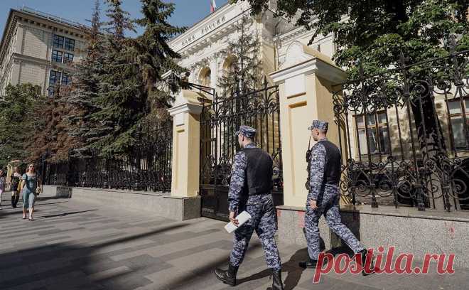 ЦБ выявил рост фирм-однодневок после запуска антиотмывочного «светофора». Ежедневно в стране открывается более 500 компаний, которые могут быть причастны к обналичиванию. Создание фирм-однодневок активизировалось за последний год, сказал РБК директор департамента по финмониторингу Банка России