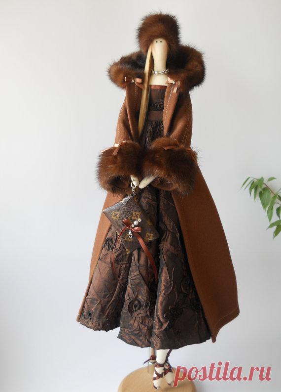 PDF sewing pattern for Coat for Tilda doll
A simple and beautiful coat for your Tilda doll and Odiva doll
You can view this pattern at this link:
https://www.etsy.com/listing/931018197/pdf-sewing-pattern-for-coat-for-tilda?ref=shop_home_active_8&crt=1