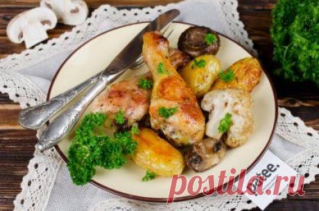 Запеченная курица с молодым картофелем, цветной капустой и грибами - рецепт с фотографиями