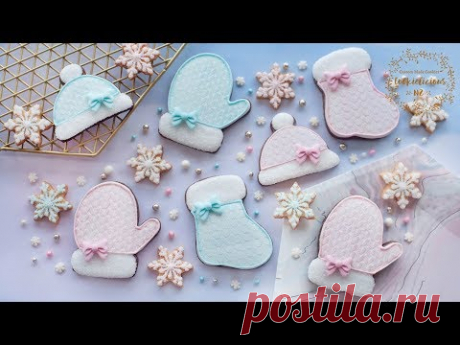 How to make STENCILLED CABLE KNIT DESIGN ON COOKIES - Stockings, Mittens & Hats Christmas Cookies