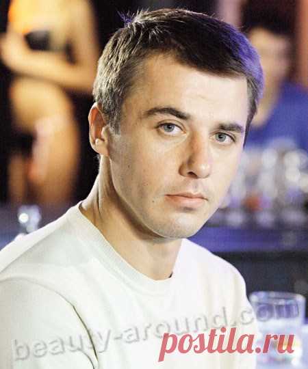 Игорь Петренко (род. 23 августа 1977, Потсдам, ГДР) - российский актёр театра и кино, лауреат Государственной премии России (2002). Его фильмы: "Московские окна", "Звезда", "Курсанты", "Кармен", "Водитель для Веры". Подробнее: http://beauty-around.com/tops/item/45-samyue-krasivyie-russian-actors | Самые красивые современные российские актёры (Топ-25)