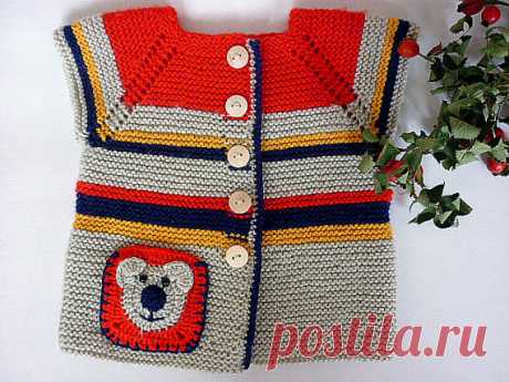 Hand knit  baby cardigan with pocket.Unisex baby cardigan.Baby vest.Knitted baby cardigan with applique. Knit baby clothes. This cardigan has top-down raglan construction and is worked in one piece.Made of 100 % baby wool with wood buttons. For decoration has crochet pocket. Size:0-3 m length - 25cm/10  width -23 cm/9  The design is the work of AnaSwet .You receive the cardigan in handmade packaging and beautiful card. All items are unique in design and handmade in a nonsm...