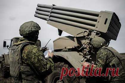 Российские военнослужащие поразили около 30 артиллерийских позиций ВСУ. Российские военнослужащие поразили около 30 артиллерийских позиций ВСУ на краснолиманском направлении. Об этом РИА Новости рассказал начальник пресс-центра группировки войск «Центр» Александр Савчук. Ранее российские ударные вертолеты Ка-52 «Аллигатор» уничтожили долговременный опорный пункт ВСУ под Красным Лиманом.