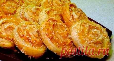 Куриные рулетики в слоеном тесте... очень быстро и вкусно, повседневно, и празднично...