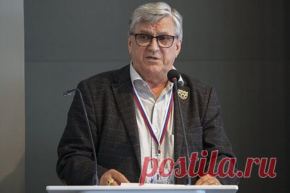 Олимпийский чемпион ответил на предложение выступать России в статусе беженцев. Четырехкратный олимпийский чемпион по биатлону Александр Тихонов ответил на предложение Международного олимпийского комитета (МОК), согласно котором россияне могут выступить на Олимпийских играх 2024 года в Париже в статусе беженцев. Тихонов назвал авторов предложения сбродом уродов.