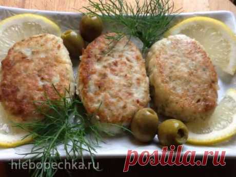 Рыбные котлеты (семейный рецепт) Этому рецепту очень много лет, и это, на наш взгляд, один из лучших вариантов рыбных котлет. - Берем рыбное филе, если хорошая мясорубка или измельчитель, то используем и кожу. Если делаем из мороженной рыбы, то оттаиваем рыбу в прохладном месте естественным способом и очень хорошо. !. отжимаем от л