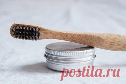 Турка обязали выплатить жене 16,5 тысячи долларов за несоблюдение гигиены. В Турции суд обязал не соблюдавшего гигиену мужчину выплатить своей жене 16 с половиной тысяч долларов. Жительницу Анкары возмущало, что ее муж не следит за чистотой полости рта — супруг чистил зубы раз или два неделю. В результате суд встал на сторону женщины — удовлетворил ее просьбу о разводе и присудил компенсации