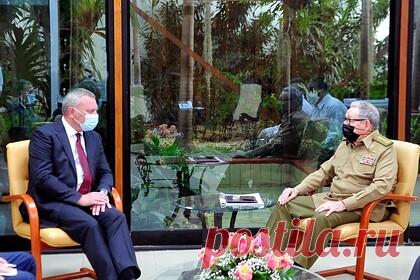 Российский вице-премьер встретился с генералом Кастро. Вице-премьер России Юрий Борисов во время рабочей поездки в Гавану встретился с генералом Раулем Кастро и президентом республики Мигелем Диасом-Канелем. Стороны заявили о хорошем уровне сотрудничества двух стран и договорились укреплять связи. Борисов также провел переговоры с лидером компартии Мигелем Диасом-Канелем.