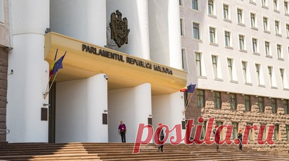 Правительство Молдавии оспорит вердикт суда по делу о снятии с выборов оппозиционеров. Молдавское правительство оспорит в Верховном суде постановление Апелляционной палаты Кишинёва об отмене решения комиссии по чрезвычайным ситуациям о снятии с выборов кандидатов от оппозиционной партии «Шанс». Читать далее