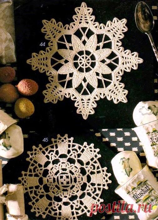 Маленькие салфетки вязаные крючком.