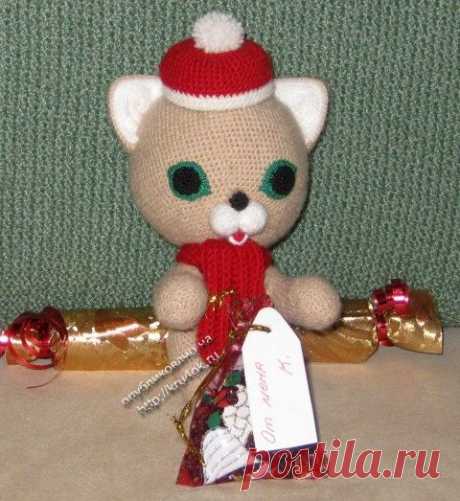 Вязаный котик — работа Ирины Леоновой