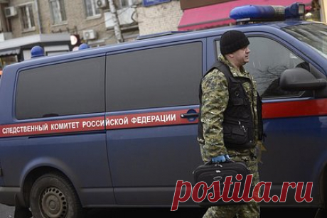 Российский уголовник поссорился с женой и забил ее бытовыми предметами. В Тульской области задержали уголовника, подозреваемого в расправе над супругой. 4 января в Новомосковске пьяный россиянин, ранее судимый за разбой, поссорился с женой. В ходе конфликта он стал избивать ее руками, ногами и подвернувшимися под руку бытовыми предметами.