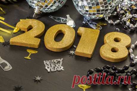 Праздничные и выходные дни в январе 2018 года Первый месяц в году, в сравнении с остальными своими «братьями», является, пожалуй, самым праздничным. На январь приходится больше выходных дней, чем на лю