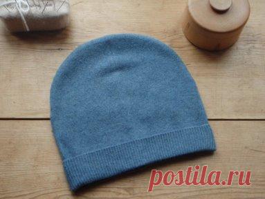 Бини из трикотажа: как сшить шапку своими руками
Альтернатива для тех, кто умеет вязать и простое решение для тех, кто обходит спицы стороной, но зато виртуозно обращается с иголкой и швейной машиной — очаровательная шапочка бини своими руками.
Подробное описание работы смотрите по ссылке - https://burdastyle.ru/master-klassy/aksessuary/bini-iz-trikotazha-kak-sshit-shapku-svoimi-rukami_16821/?utm_source=ok&utm_medium=post&utm_campaign=MK&utm_content=m