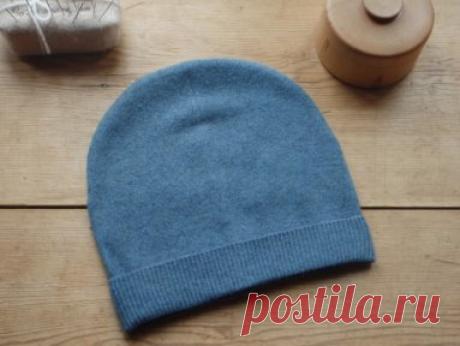 Бини из трикотажа: как сшить шапку своими руками
Альтернатива для тех, кто умеет вязать и простое решение для тех, кто обходит спицы стороной, но зато виртуозно обращается с иголкой и швейной машиной — очаровательная шапочка бини своими руками.
Подробное описание работы смотрите по ссылке - https://burdastyle.ru/master-klassy/aksessuary/bini-iz-trikotazha-kak-sshit-shapku-svoimi-rukami_16821/?utm_source=ok&utm_medium=post&utm_campaign=MK&utm_content=m