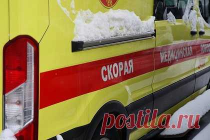В Петербурге работник спускался в трюм теплохода и сломал позвоночник. В порту «Контейнерный терминал Санкт-Петербург» 38-летний работник спускался в трюм теплохода и сломал позвоночник, сообщил телеканал 78.ru. Мужчина планировал произвести осушку судна, однако поскользнулся на гололеде, упал и получил тяжелую травму. Транспортная полиция начала проверку.