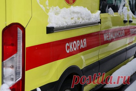 В Петербурге работник спускался в трюм теплохода и сломал позвоночник. В порту «Контейнерный терминал Санкт-Петербург» 38-летний работник спускался в трюм теплохода и сломал позвоночник, сообщил телеканал 78.ru. Мужчина планировал произвести осушку судна, однако поскользнулся на гололеде, упал и получил тяжелую травму. Транспортная полиция начала проверку.