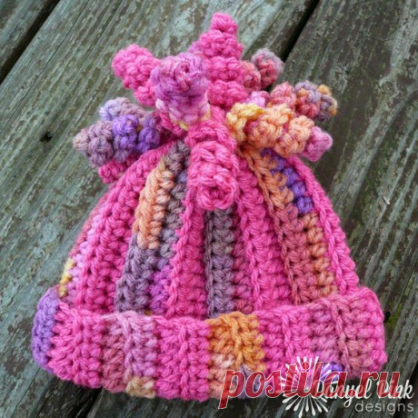 How cute is this??? Fall is in the air already here; so time to get ready. Baby to adult sizes. Danyel Pink Designs: FREE CROCHET PATTERN - Delaney…