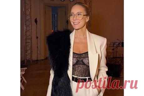 Елена Летучая вышла в свет в прозрачном корсете