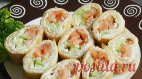 Подборка 10 закусок на Новогодний стол! 🥗

1. Рулет из лаваша. 

Ингредиенты: 
Лаваш тонкий — 2 Штуки 
Шпроты в масле — 180 Грамм 
Яйцо вареное — 2 Штуки 
Болгарский перец — 0,5-1 Штуки (зависит от размера) 
Плавленный сыр — 100 Грамм 
Майонез — 100-150 Грамм 
Зелень — 1 Пучок 

Количество порций: 6-8 

Как приготовить "Рулет из лаваша на Новый Год" 
1. Для рулета возьмите два квадратных лаваша. Отварите яйца, откройте консерву. Приступим. 
2. Расстелите на столе первый л...
