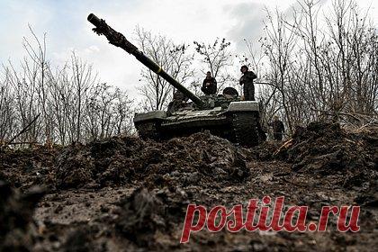 Российские артиллеристы уничтожили два опорных пункта ВСУ. Российские артиллеристы группировки «Юг» уничтожили опорные пункты двух бригад Вооруженных сил Украины (ВСУ) и три 120-миллиметровых миномета. Начальник пресс-центра группировки Вадим Астафьев заявил, что уничтожены опорные пункты 3-й отдельной штурмовой бригады ВСУ в районе населенного пункта Калиновка.