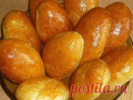 ТОП-11 РЕЦЕПТОВ САМЫХ ВКУСНЫХ ПИРОЖКОВ
 
1. Пирожки мягенькие
 
Тесто замечательное - мягкое, нежное, воздушное. Просто очень вкусное. Это тесто подходит к любой начинке.  
 
Ингредиенты:
мука - 600 гр
сахар-песок - 4 ст.л.
яйца - 2 шт.
маргарин - 50 гр (можно заменить слив. маслом)
молоко - 250 мл (можно заменить водой + сух. молоко 2 ст.л.)
соль - 1 ч.л.
дрожжи - 2 ч.л. (сухие)
ванилин - 1 ч.л. (можно и без него)
 
Начинка - какая Вашей душе угодна!  
 
2. Пирожки без хл...