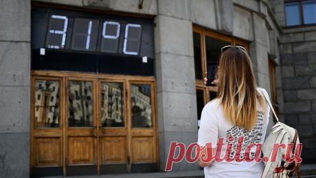 Климатологи предсказали рекордную жару в некоторых районах земного шара. Летние и среднегодовые температуры в 2024 году побьют существующие рекорды. Об этом климатологи написали в статье научного журнала Scientific Reports. На температуру будет влиять климатический феномен Эль-Ниньо в Тихом океане, объяснили ...