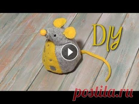 Символ 2020 года своими руками ВЫКРОЙКА МЫШКИ DIY Mouse ВЫКРОЙКА МЫШКИ / Reference to the pattern: В этом видео мы шьем простую мышку символ 2020 года своими руками из фетра. Мой Instagram : #мышкасвоимирук...