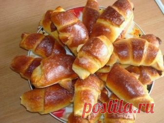 ОЧЕНЬ ПРОСТОЙ РЕЦЕПТ РОГАЛИКОВ Источник• Домашняя Кулинария •

 ОЧЕНЬ ПРОСТОЙ РЕЦЕПТ РОГАЛИКОВ Ингредиенты:● 1 пачка (200 г.) масла● 3 стакана муки● 2 яйца● 1/2 стакана сахара● 10 гр. сухих дрожжей● джем или варенье, повидло на ваш…