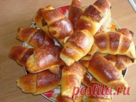 ОЧЕНЬ ПРОСТОЙ РЕЦЕПТ РОГАЛИКОВ Источник• Домашняя Кулинария •

 ОЧЕНЬ ПРОСТОЙ РЕЦЕПТ РОГАЛИКОВ Ингредиенты:● 1 пачка (200 г.) масла● 3 стакана муки● 2 яйца● 1/2 стакана сахара● 10 гр. сухих дрожжей● джем или варенье, повидло на ваш…