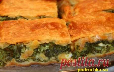 Безумно вкусный, простой пирог со шпинатом из слоеного теста