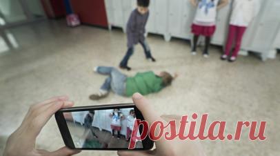 Власти Удмуртии и Ижевска прокомментировали нападение на ученика в школе. Председатель правительства Удмуртии Ярослав Семёнов и мэр Ижевска Дмитрий Чистяков прокомментировали инцидент в школе, где 14-летний ученик напал с ножом на одноклассника. Читать далее