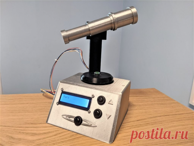 Указатель положения планет В городе, в котором проживает мастер, есть большая металлическая конструкция которая поворачивается и указывает положения планет на небе. Устройство, которое сделал мастер также указывает положение планет на небе и их координаты.Давайте посмотрим небольшое видео.Для изготовления такого аппарата