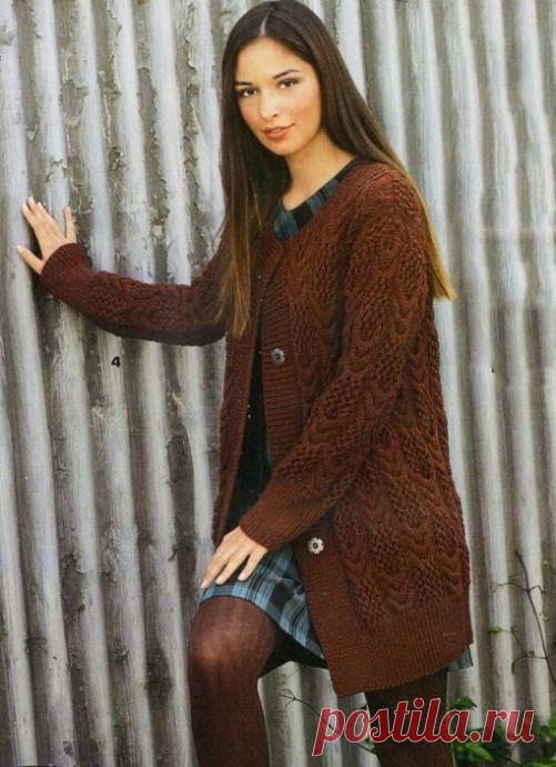 Коричневый кардиган спицами на пуговицах