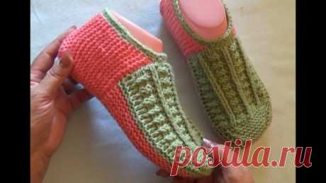 Тапочки спицами. Вяжутся очень легко. Сегодня свяжем тапочки бесшовные спицами. Высокая удобная пяточка, связаны красивым и понятным узором мысик. Впрочем попробуйте связать, вы сможете и вам они понравятся. Как связать подошву или рассчитать петли на любой размер смотрите здесь Как рассчитать петли на ваш размер смотрите здесь Как прав