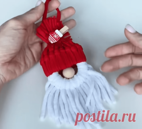 Новогодняя игрушка из остатков пряжи