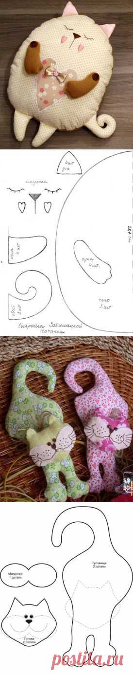 Еще коты-подушки с выкройками.
