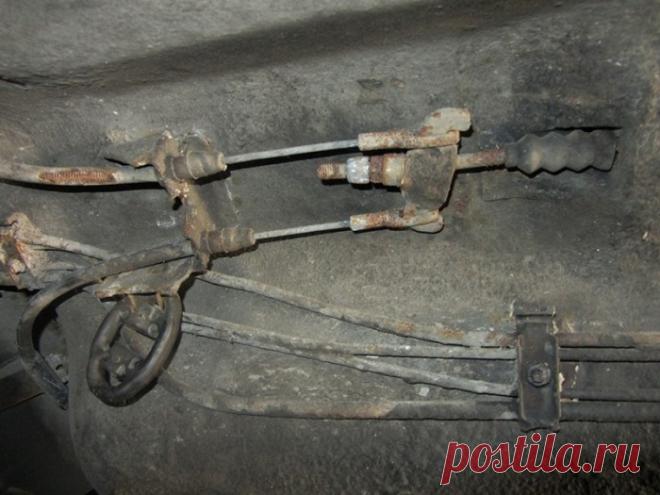 Зачем нужен ручной тормоз, и как его отремонтировать без обращения на СТО