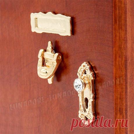 Odoria 1:12 4 ШТ. Золотой Металл Дверной Молоток Замок Doorplate Набор Dollhouse Оборудование Миниатюрный Сказочный Дверная Фурнитура купить в магазине LunaDore на AliExpress