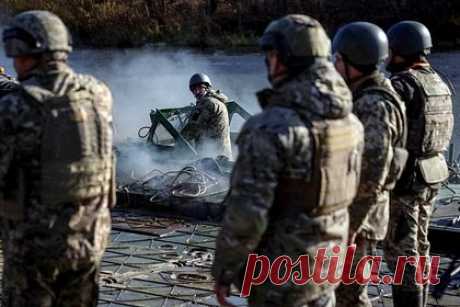 В США заявили о неспособности ВСУ перехватить инициативу в 2024 году. Вооруженные силы Украины (ВСУ) не способны перехватить инициативу в 2024 году и не смогут изменить положение на линии фронта. Об этом заявил отставной подполковник армии США Дэниел Дэвис. Он также отметил, что текущая финансовая помощь Запада способна лишь поддерживать боевые действия.