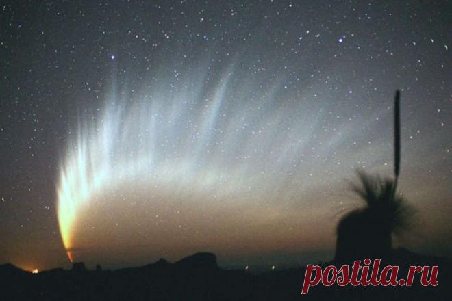 Комета МакНота, Великая комета 2007 года, была самой яркой кометой за последние 40 лет. Ее эффектный хвост растянулся по небу и представлял собой захватывающее зрелище для множества наблюдателей из мест с темным небом в южном полушарии. Полностью удивительный хвост можно было увидеть на снимках с широким полем зрения и длинными экспозициями. Голова кометы долго оставалась яркой, и ее легко можно было увидеть невооруженным глазом даже из городов.