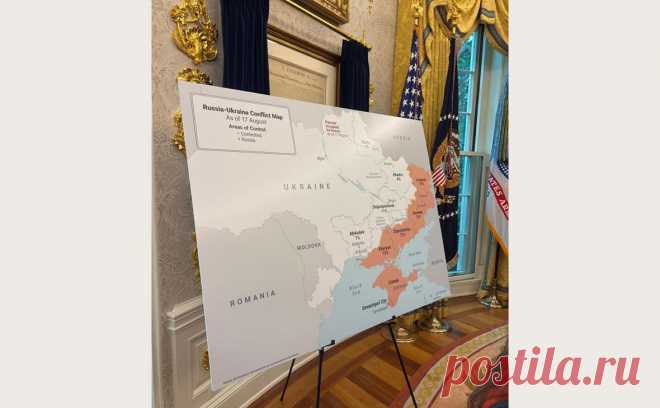 Для переговоров Трампа и Зеленского развернули карту Украины. Карту Украины и утраченных ею регионов установили в Овальном кабинете, в котором остались разговаривать без журналистов украинский и американский президенты. Карту принесла делегация Киева