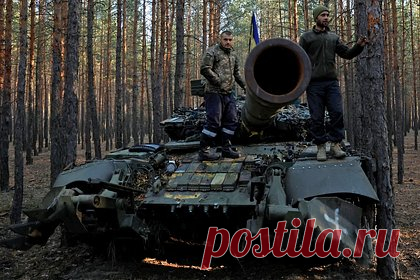 Описано влияние холодов на ход спецоперации на Украине. Суровые погодные условия зимнего периода могут замедлить темп боевых действий обеих сторон на Украине, пишет The Guardian. Темп наступлений и контрнаступлений в ходе спецоперации замедлится из-за осадков — проливные дожди размоют грунтовые дороги и сделают их непроходимыми даже для танков.