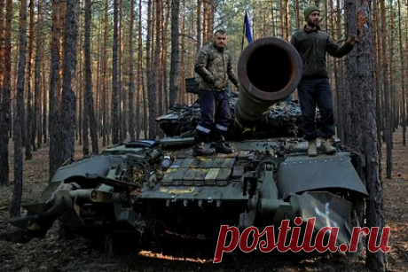 Описано влияние холодов на ход спецоперации на Украине. Суровые погодные условия зимнего периода могут замедлить темп боевых действий обеих сторон на Украине, пишет The Guardian. Темп наступлений и контрнаступлений в ходе спецоперации замедлится из-за осадков — проливные дожди размоют грунтовые дороги и сделают их непроходимыми даже для танков.