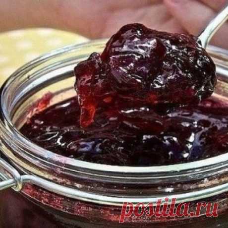 Нежное вишневое желе