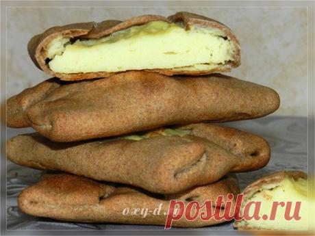 Калитки. Это очень вкусные пирожки из ржаной муки. Представьте себе свежую, тонкую, хрустящую корочку ржаного хлеба, щедро намазанную картофельным пюре. Разве это может кому-то не понравится? | Просто Вкусно